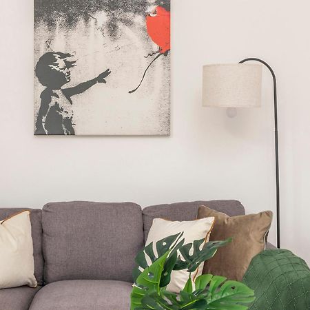 2 Min Walk Earls Court Station - Luxury 2 Bedroom Flat لندن المظهر الخارجي الصورة